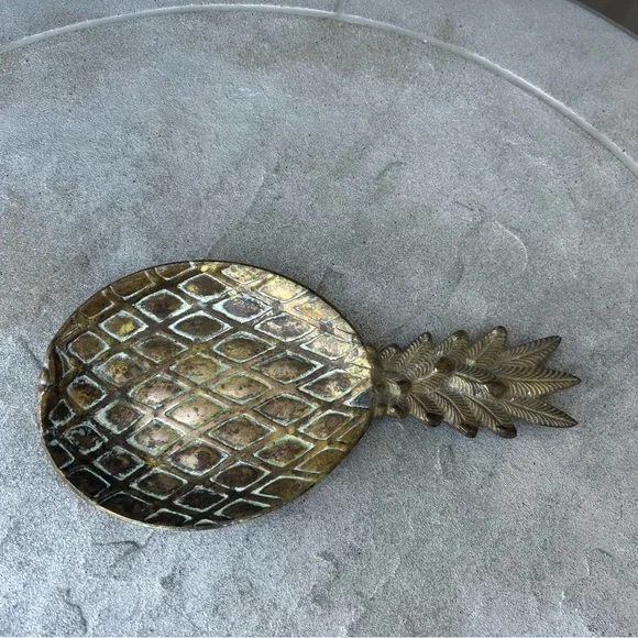 Vintage Brass Pineapple Soap Dish - Picture 3 of 8
